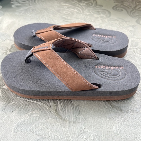 Cobian flip flop sandals - Picture 2 of 4